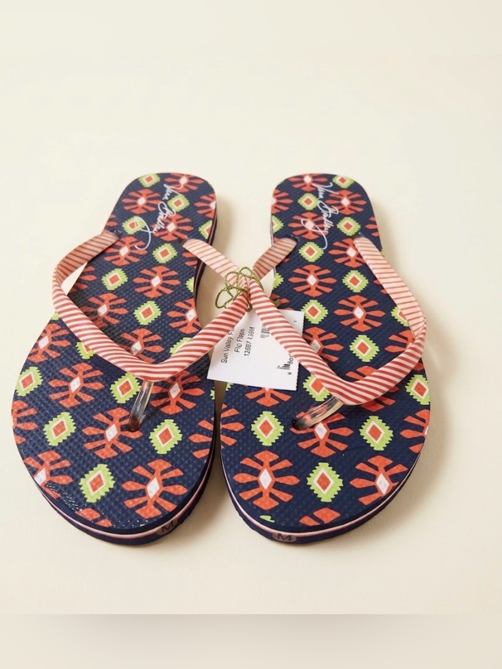 NWT Vera Bradley Sun Valley Flip Flops Size Medium Still Sealed In package